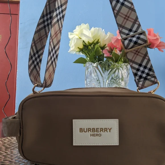 Burberry - Picture 9 of 10